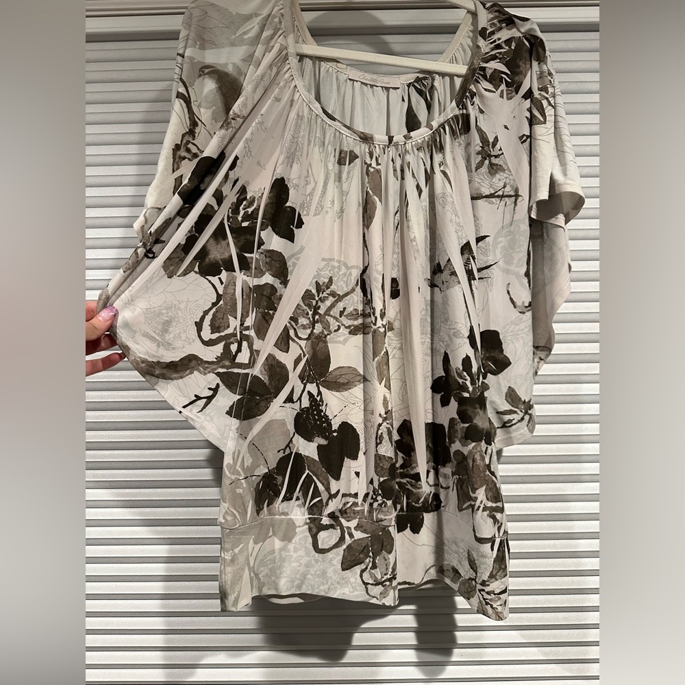 One size fits floral bat winged blouse with banded bottom